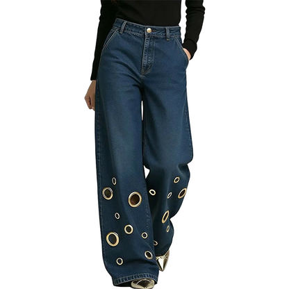 Damenjeans mit Metallösen und Ausschnitten, weit geschnitten